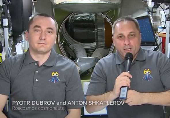 Российские космонавты поздравили волонтеров с праздником с Международной космической станции