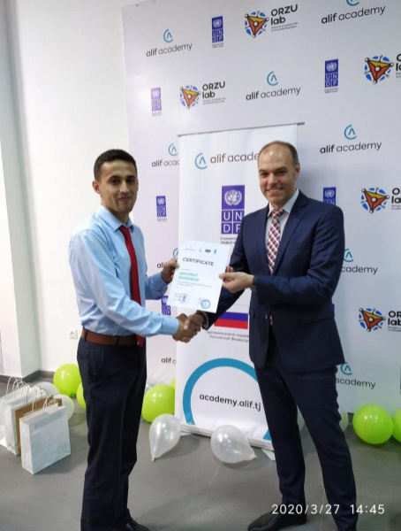 Российский эксперт помогает таджикской молодежи стать IT-специалистами